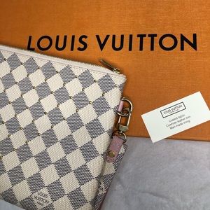 Lous Vuitton clutch